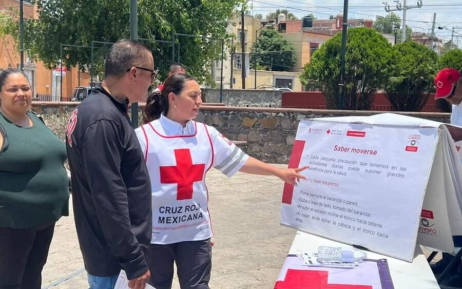 La Cruz Roja San Miguel de Allende organizaron una feria de salud en la Plaza Garibaldi