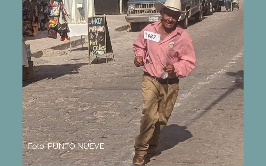 Adulto mayor llamó la atención en Dolores Hidalgo por participar en carrera de casi 10 kilómetros