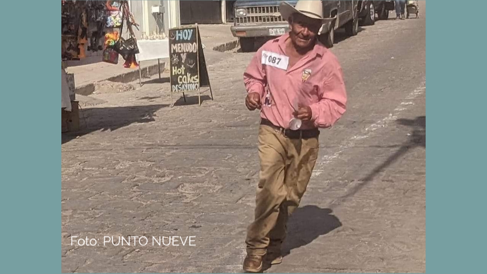 Adulto mayor llamó la atención en Dolores Hidalgo por participar en carrera de casi 10 kilómetros
