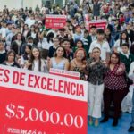 Reparten tarjetas-beca a estudiantes de San Miguel de Allende