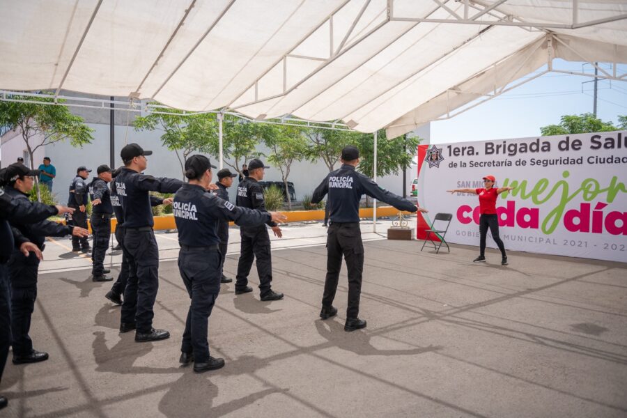 Revisan salud de policías y los ponen a hacer ejercicio para hacer su chamba en San Miguel de Allende
