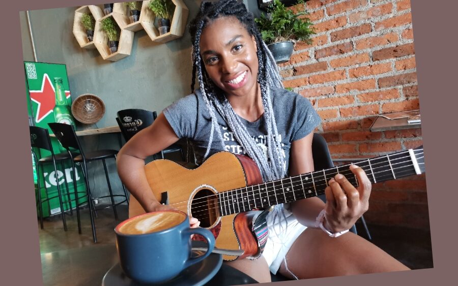 Cantante colombiana StephyLoren iniciará en SMA su gira de conciertos acústicos ‘Un cafe, un acorde’