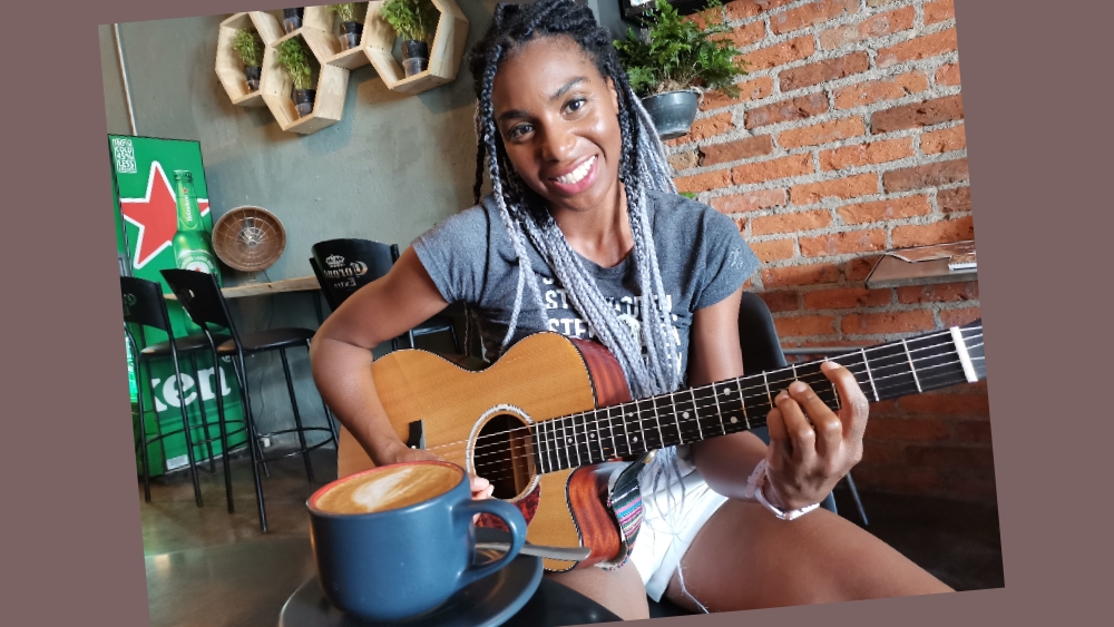 Cantante colombiana StephyLoren iniciará en SMA su gira de conciertos acústicos ‘Un cafe, un acorde’
