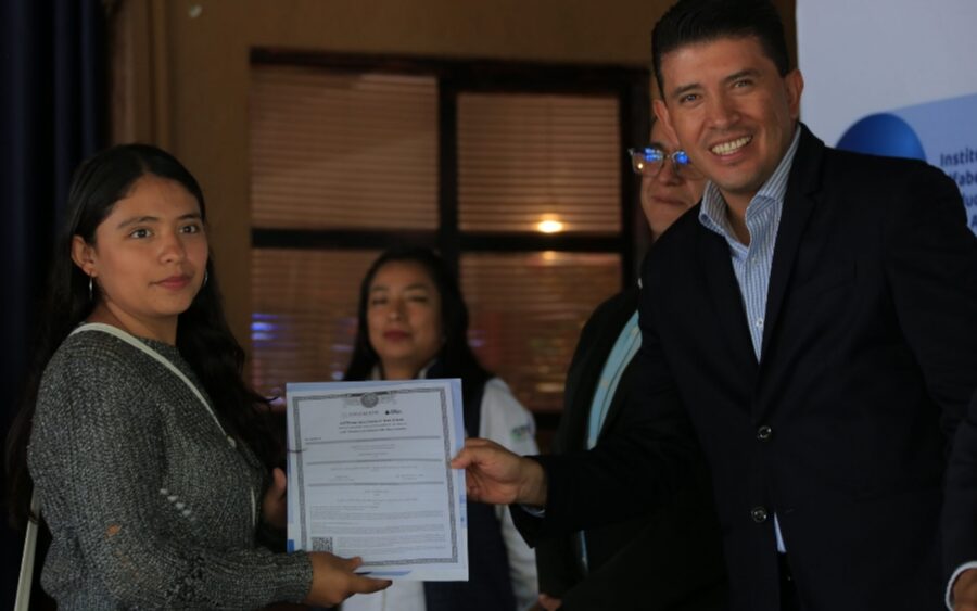 Sanmiguelenses obtuvieron su certificado oficial de primaria y secundaria