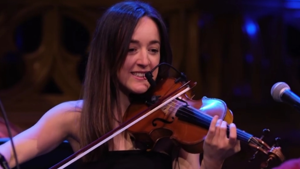 Violinista Catriona Price viene a SMA para presentar un proyecto músical