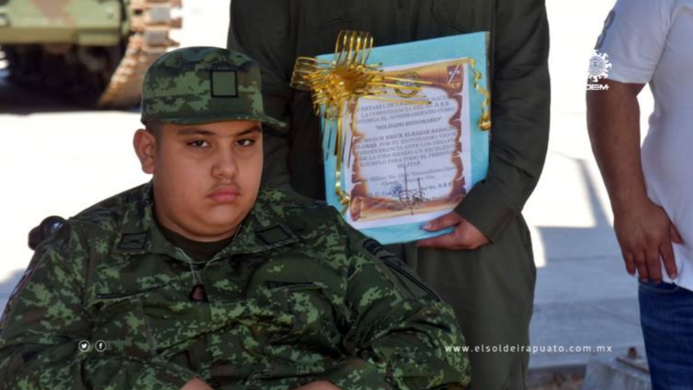 Su discapacidad de Erick no fue impedimento para realizar su sueño de ser soldado de la SEDENA