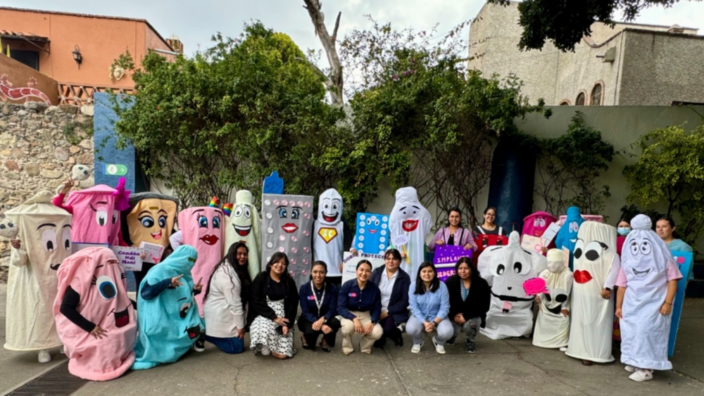 Realizan en San Miguel de Allende desfile de métodos anticonceptivos por día Internacional del Condón