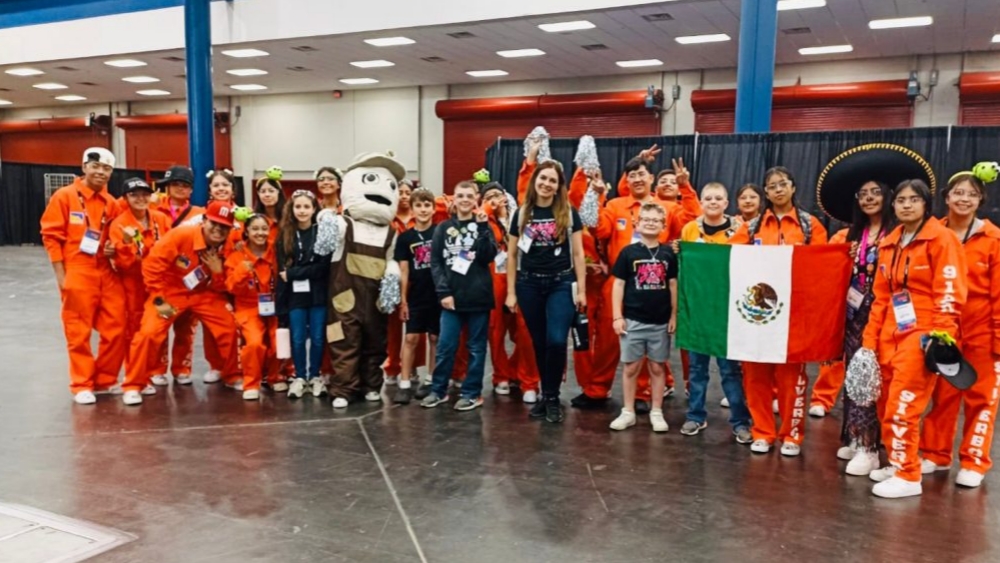 Estudiantes de bachillerato SABES de Guanajuato Capital son bicampeones en competencia de robótica en Texas