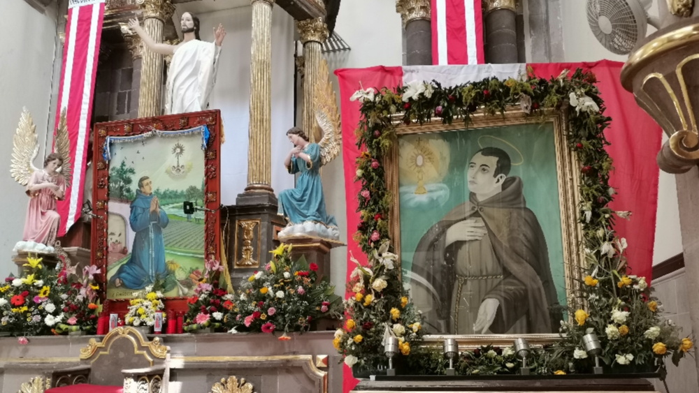 Hoy es día de San Pascual Bailón, el santo de los cuadros de locos de San Miguel de Allende