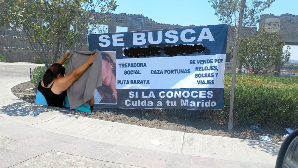 Exhiben a la ‘Karla Panini de Polanco’, en plantón de carretera en San Miguel de Allende