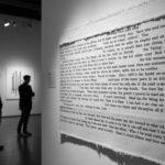 descubre una obra única tejida con fragmentos literarios de bertolt brecht, que combina arte y literatura para ofrecer una experiencia teatral enriquecedora.