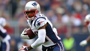 mack hollins, jugador de los patriotas, llega esposado al super bowl lx, generando gran controversia antes del esperado partido.