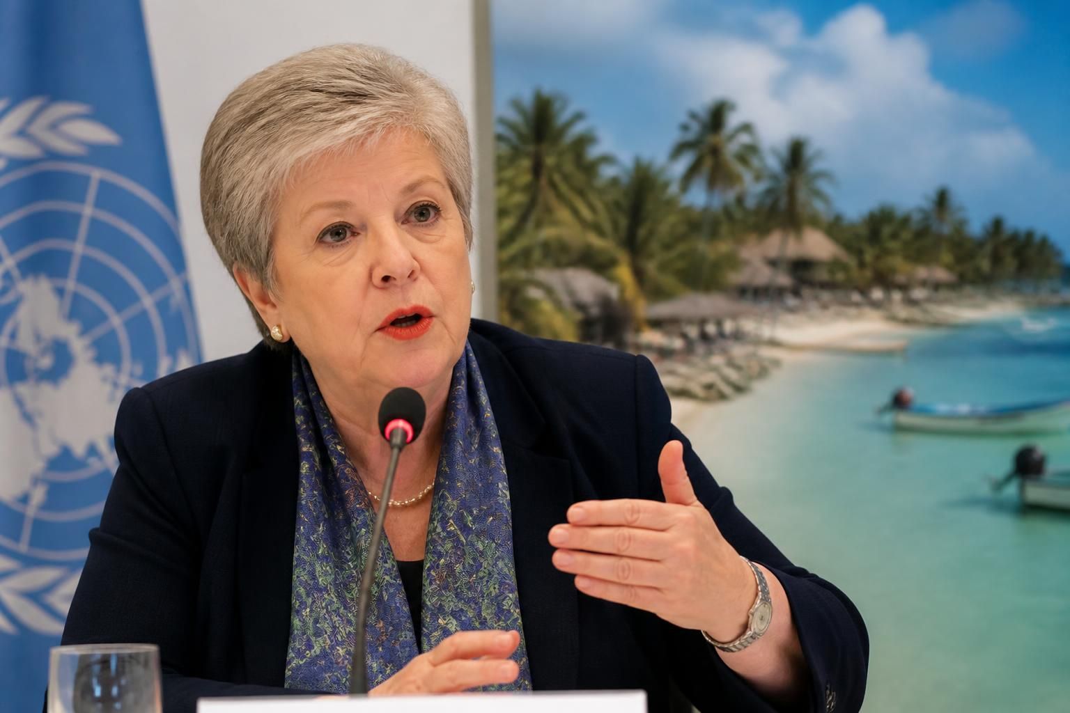 alicia bárcena aclara que mahahual debe promover el turismo y no será designada como área natural protegida, destacando la importancia del desarrollo sostenible en la región.