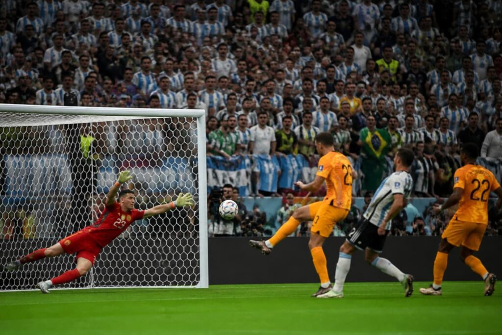 descubre cómo se definirán los emocionantes octavos de final del mundial en un duelo épico lleno de pasión y rivalidad. no te pierdas ningún detalle de esta fase decisiva.