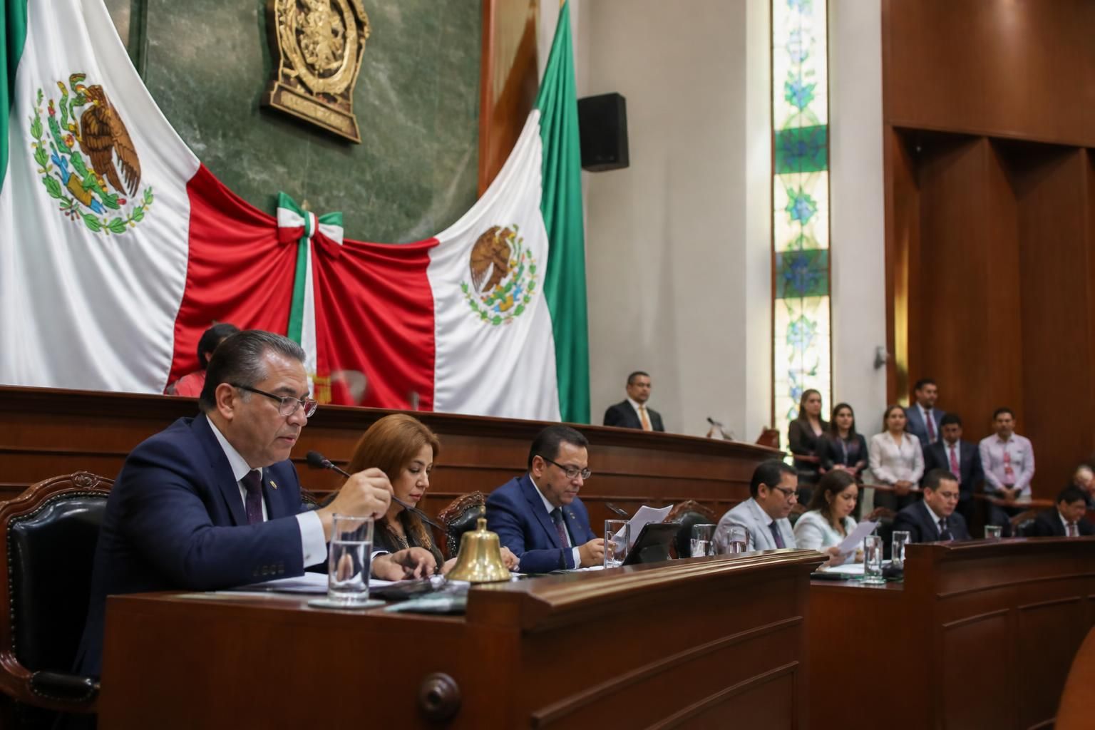 el congreso de sinaloa estudia la solicitud de pensión anticipada para un exjefe policial señalado por estados unidos en casos relacionados con el narcotráfico, generando debate sobre justicia y seguridad.
