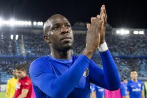 descubre el emotivo gesto de nyom tras el partido getafe-osasuna, mostrando su deseo de que el equipo mantenga la categoría.