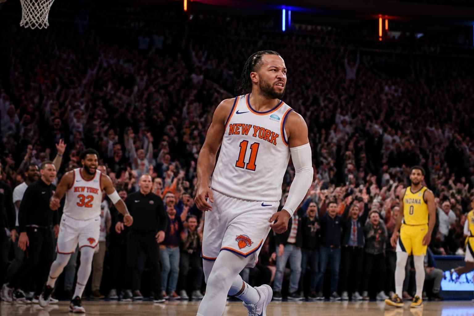 jalen brunson brilla en las finales de la nba, llevando a los knicks a una victoria crucial 1-0 en la serie.