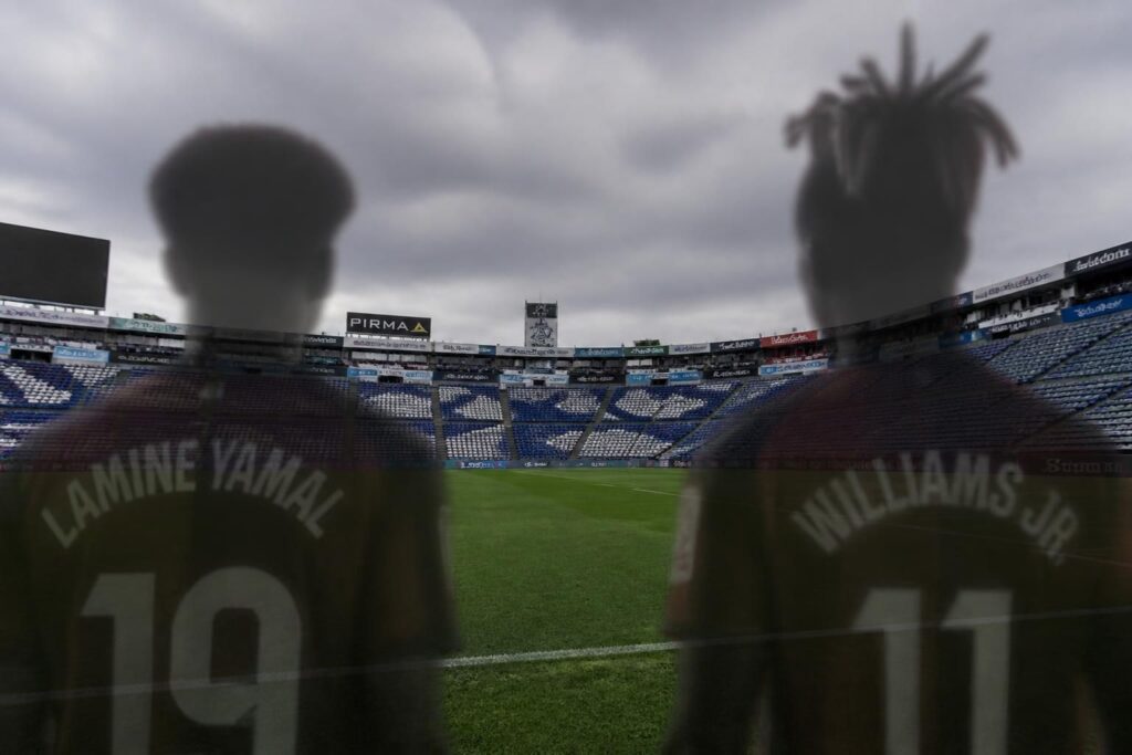 lamine yamal y nico williams serán bajas confirmadas en el partido amistoso entre españa y perú en puebla, afectando la alineación del equipo español.