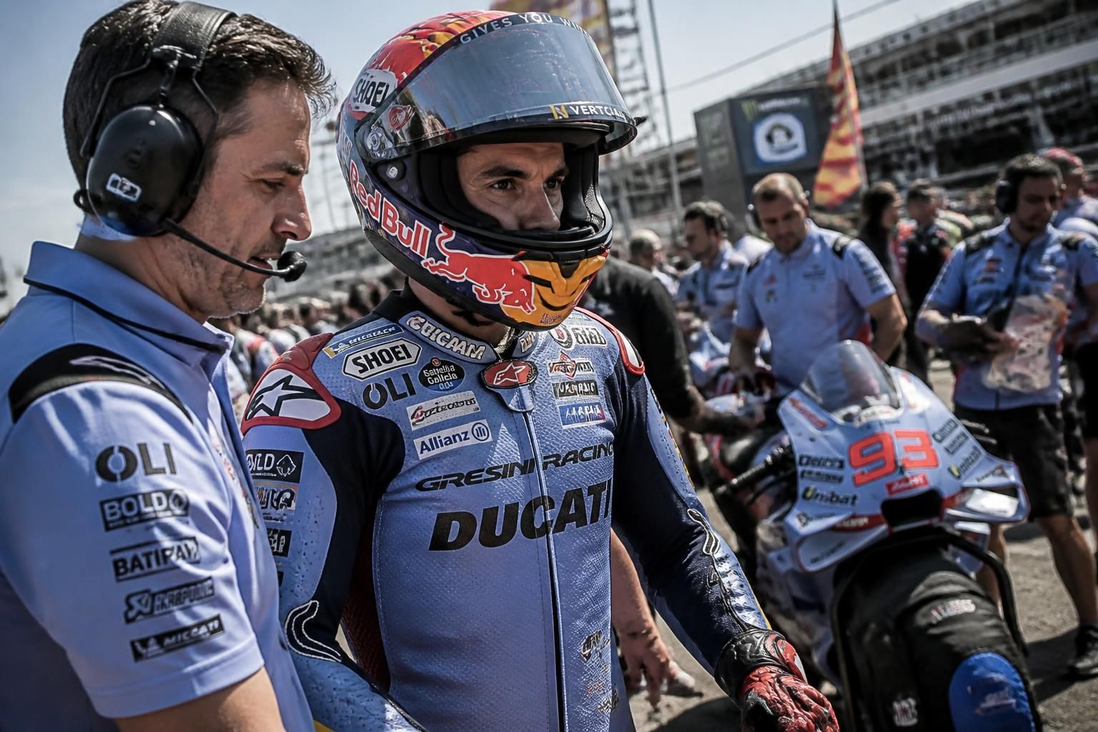 marc márquez vuelve a la competición este fin de semana, preparando una emocionante batalla en la pista que no te puedes perder.