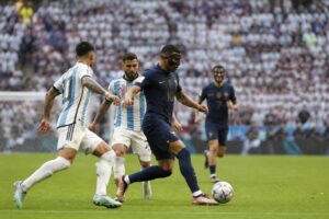 descubre si las máscaras en el fútbol son una protección esencial o solo una moda deportiva. aprende todo sobre salud y seguridad en el mundial 2026.