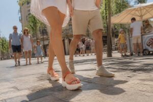 descubre la revolución del verano con lidl: olvida las chanclas y cangrejeras y apuesta por el calzado que todos querrán tener esta temporada.
