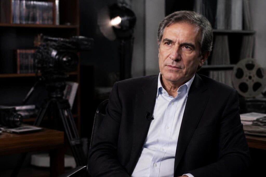 el productor del documental sobre paco stanley responde a las críticas de su hijo paul, aclarando aspectos y ofreciendo su versión de los hechos.