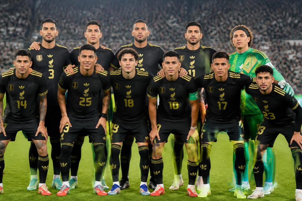 descubre la posible alineación titular que javier aguirre podría utilizar para el partido decisivo entre república checa y méxico. análisis táctico y predicciones clave.
