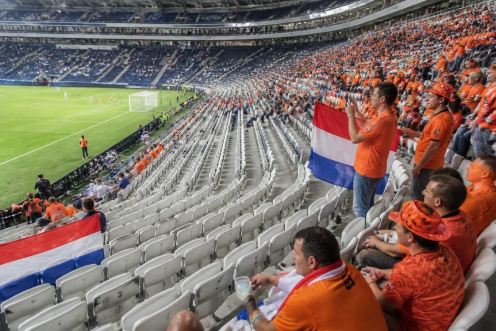 descubre por qué se retiran las camisetas naranjas en el estadio monterrey cuando hay aficionados neerlandeses, y conoce el contexto cultural y deportivo detrás de esta tradición.