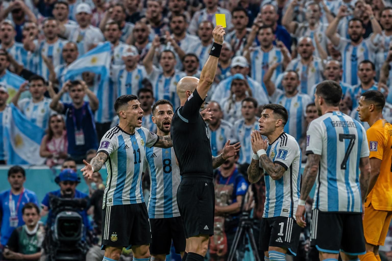 descubre las decisiones arbitrales más controvertidas que han marcado el mundial y cómo han afectado a la selección de argentina en su camino hacia la gloria.