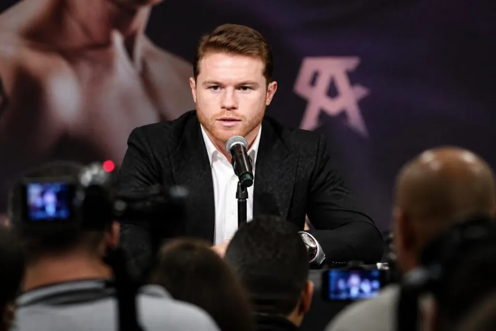 canelo álvarez revela la fecha oficial de su próximo combate, preparando a sus fans para una pelea llena de emoción y acción.