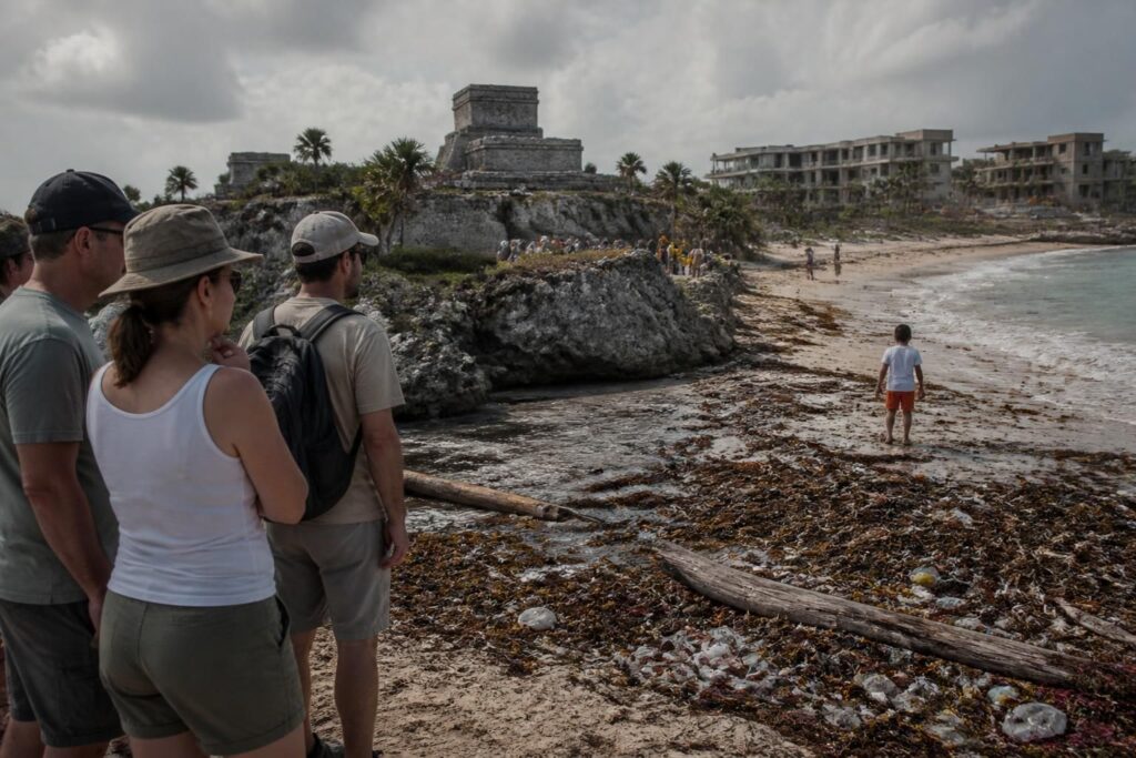 explora perspectivas críticas y desafíos actuales del turismo en yucatán a través de 'cartas al diario', una reflexión profunda sobre su impacto y futuro.
