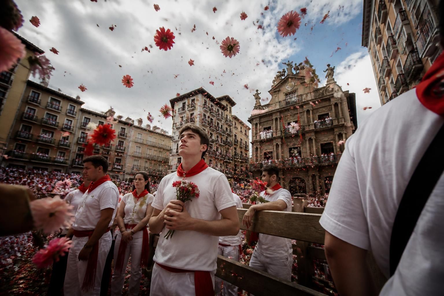 descubre el homenaje del grupo navarro black friday a san fermín en «el mundo se detiene y florecen los cielos», una celebración musical que captura la esencia y la emoción de esta tradicional fiesta.