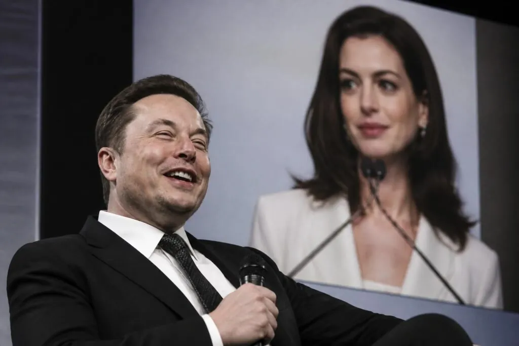 elon musk se burla de anne hathaway tras la reaparición de su discurso sobre la igualdad en 2018, generando controversia y debate en redes sociales.