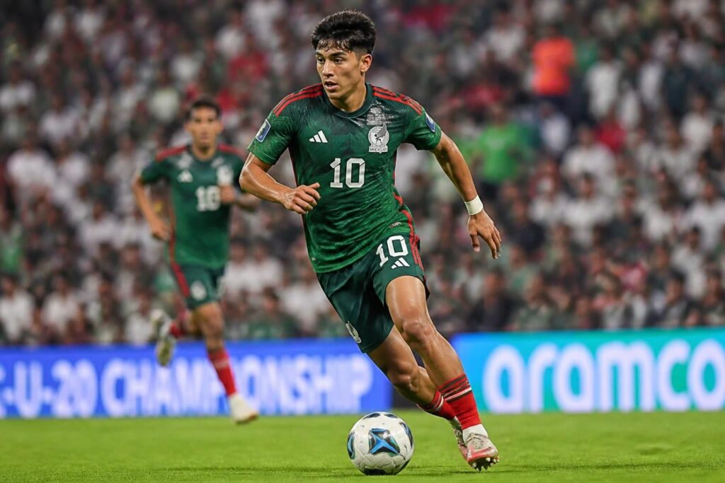 hugo camberos brilla con la selección méxico sub-20 y vuelve a atraer la mirada de los grandes clubes europeos con su talento excepcional.