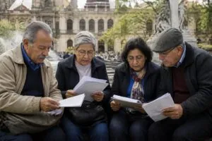 aviso importante para pensionados en el extranjero: confirman un documento esencial para seguir recibiendo su pensión sin interrupciones.
