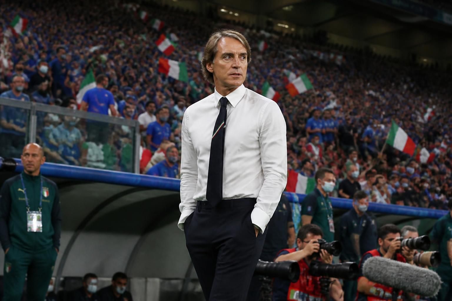 italia confía en mancini para garantizar un futuro exitoso en el fútbol, destacando su liderazgo y visión estratégica para el equipo nacional.