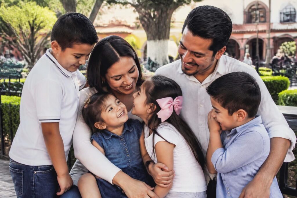 lety calderón revela cómo juan collado fortalece su relación con sus hijos tras regresar a méxico, mostrando un lazo familiar renovado y cercano.