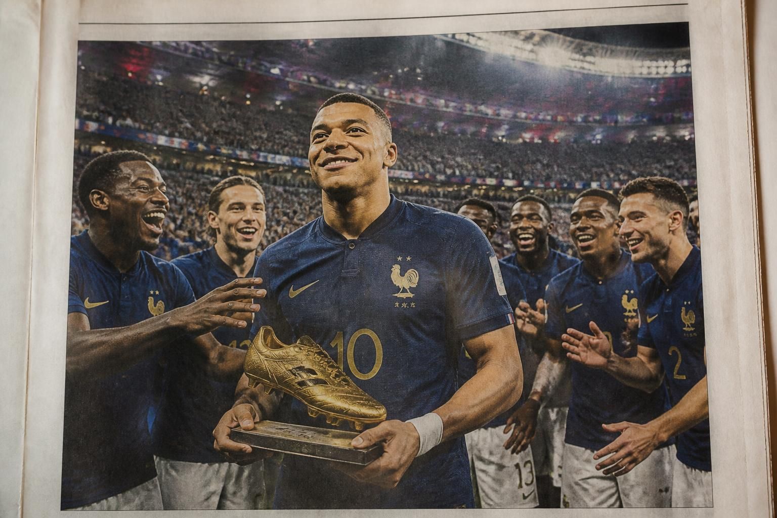 mbappé se consagró como el gran ganador de la bota de oro en el mundial 2026, destacando con su increíble actuación y anotando 10 goles que lo llevaron a la cima del torneo.