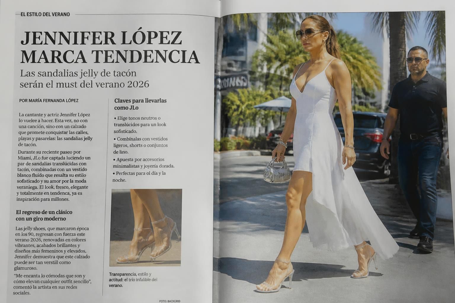 descubre cómo jennifer lópez marca tendencia para el verano 2026 con sus sandalias jelly de tacón y un elegante vestido blanco. ¡inspírate para tu look veraniego!