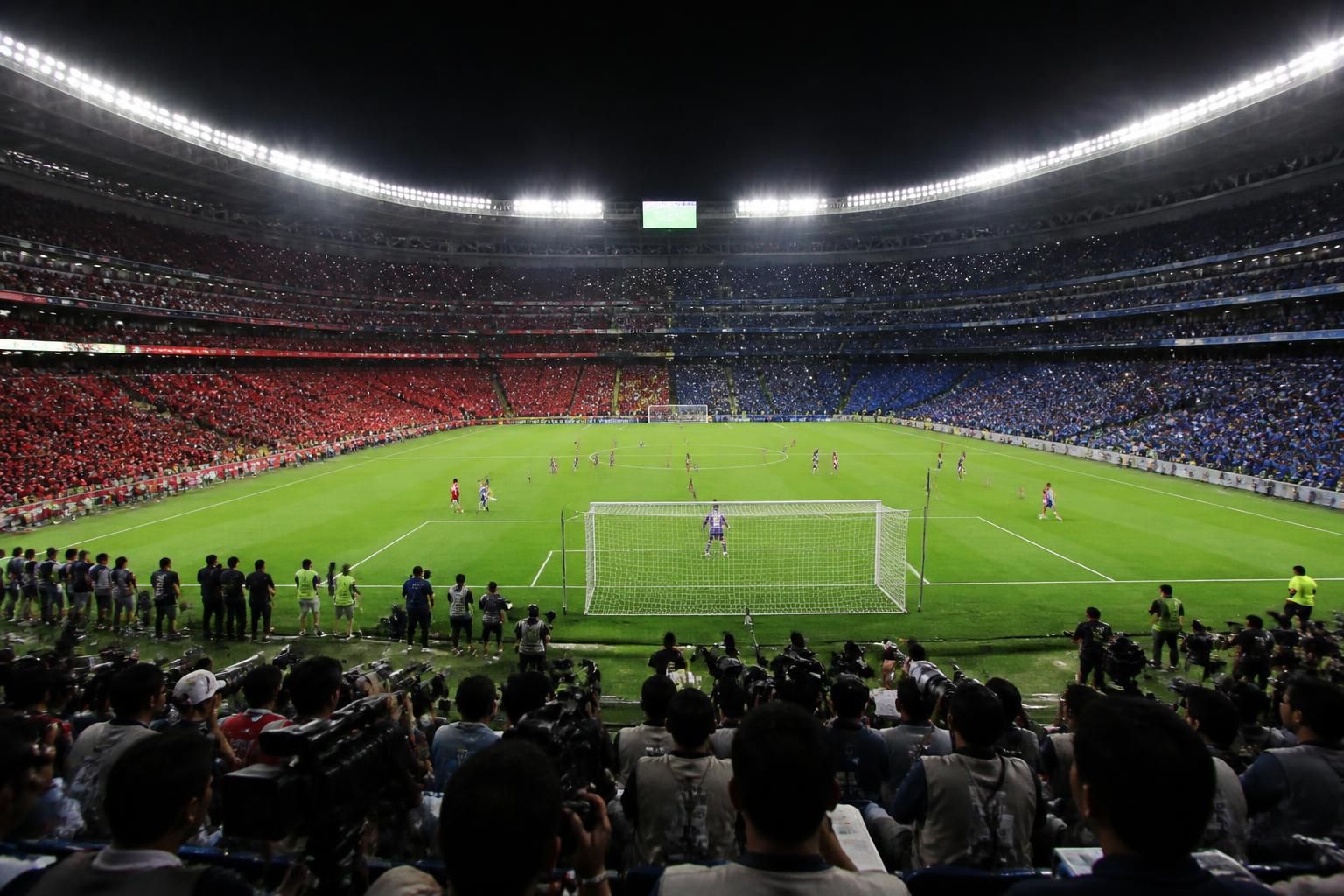 descubre dónde se jugará el título del campeón de campeones de la liga bbva mx entre toluca y cruz azul, y vive la emoción de este duelo decisivo.