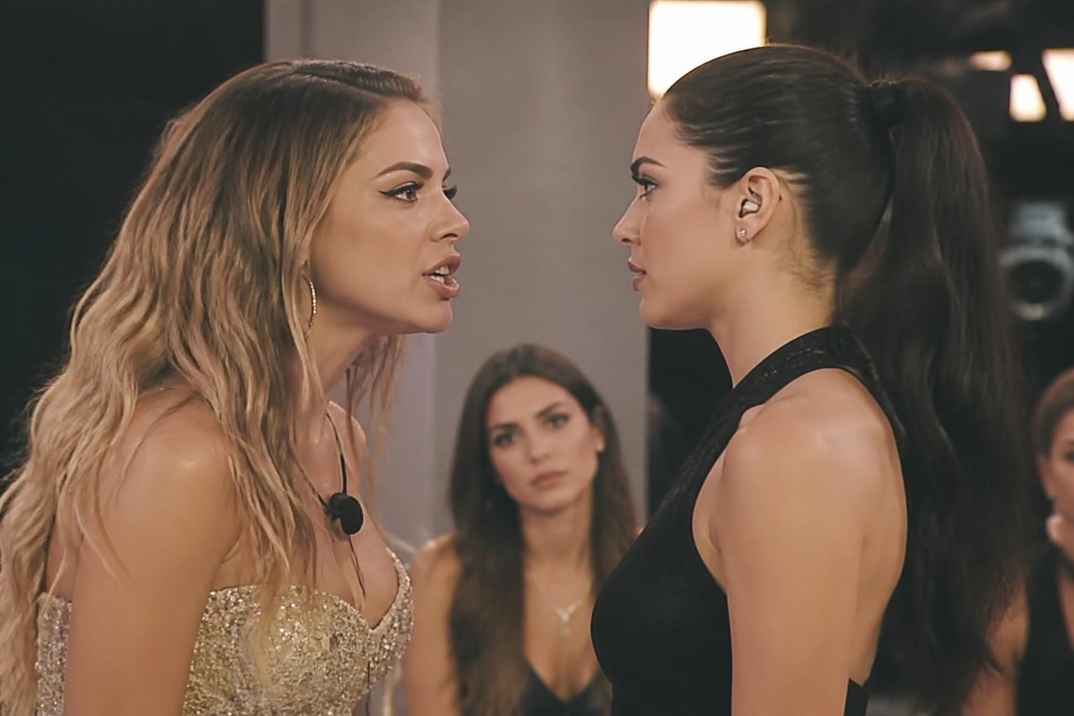 descubre si daniela termina con las divas en este impactante video. revive el momento 'pick me' de michelle y la intensa lluvia de reclamos cara a cara que sorprendieron a todos.