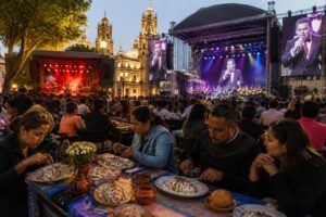 ¿buscas planes para el fin de semana? disfruta chiles en nogada gratis, un concierto de cristian castro y un espectáculo de molotov en puebla. ¡no te lo pierdas!