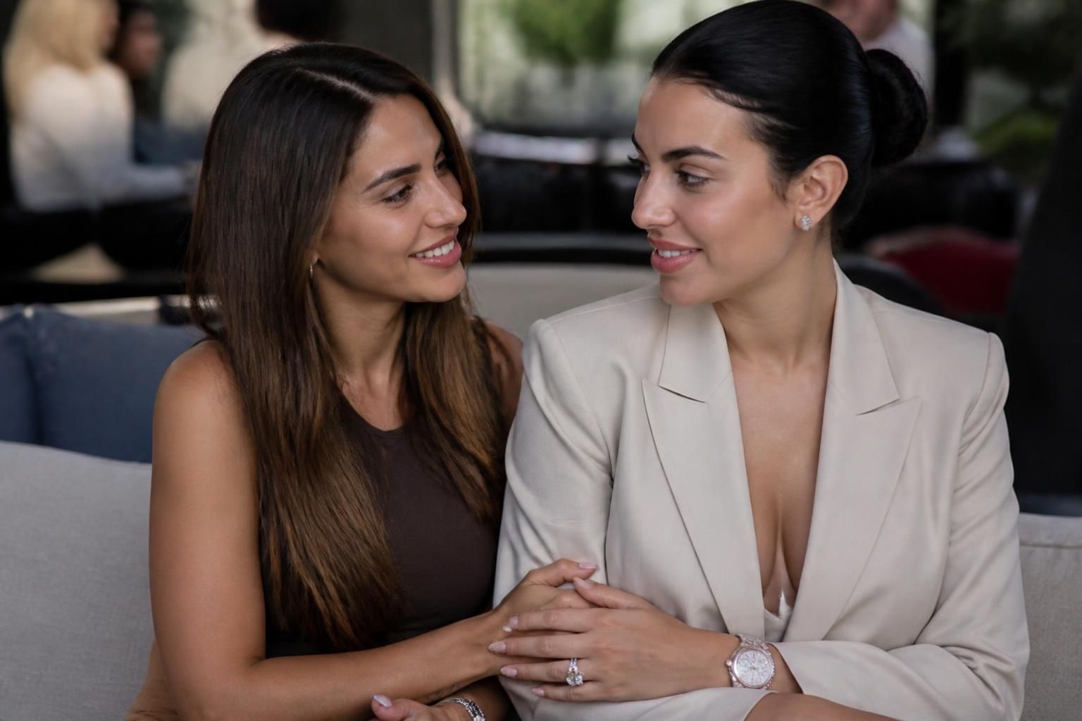 antonela roccuzzo muestra su apoyo incondicional a georgina rodríguez, esposa de cristiano ronaldo, ante las críticas recibidas en redes sociales.