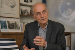 descubre las reflexiones de boris cyrulnik, neurólogo y psiquiatra, sobre cómo los sueños, llenos de significado, son fundamentales para guiar nuestro camino vital en un mundo complejo.