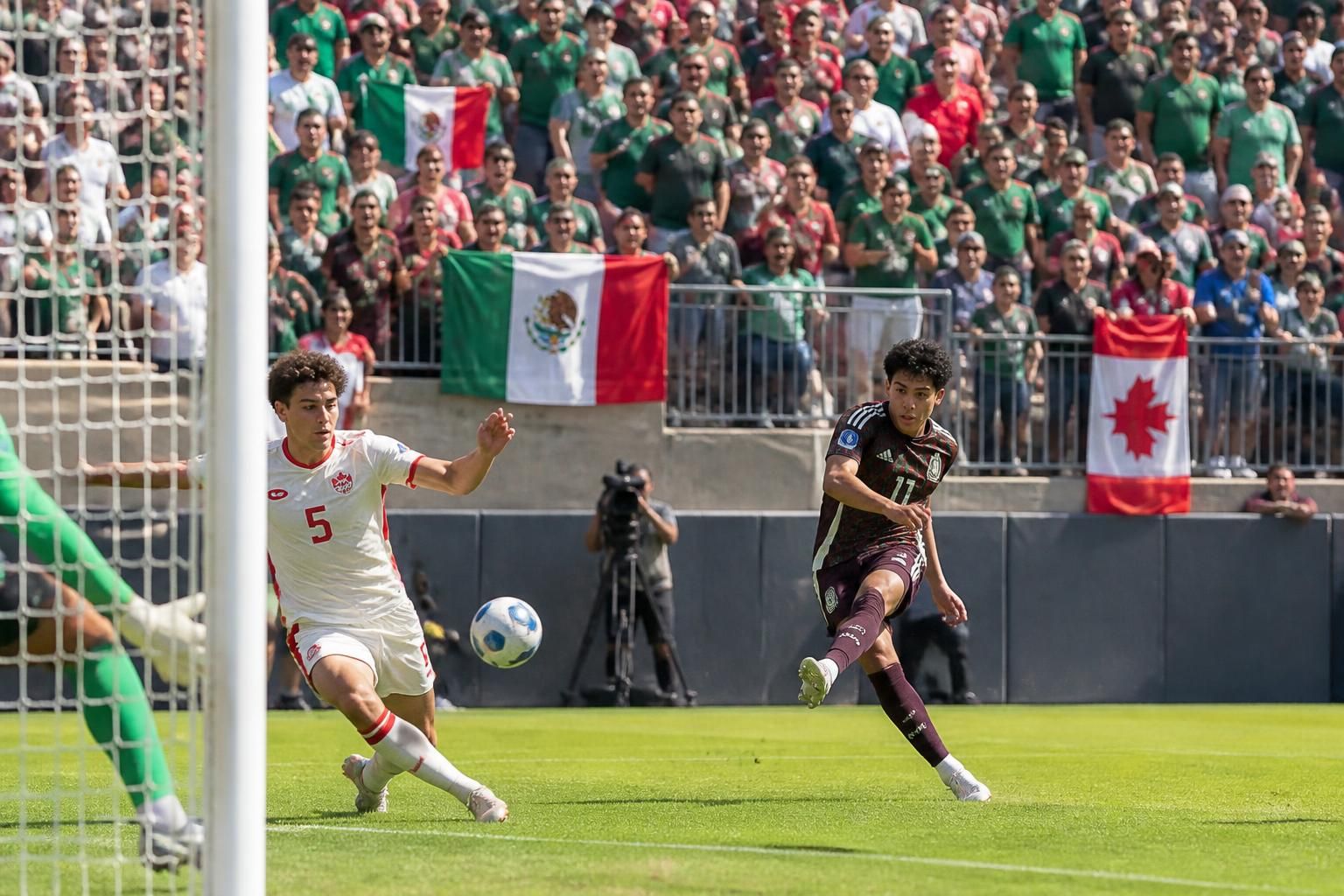 sigue en vivo la semifinal del campeonato concacaf sub-20 2026 entre canadá y méxico. noticias, resultados y análisis minuto a minuto para no perderte ningún detalle del partido.