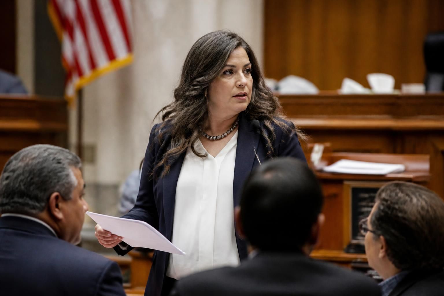 una diputada de nuevo méxico impulsa una reforma a la ley federal para facilitar la liberación de epstein, proponiendo cambios legales significativos.