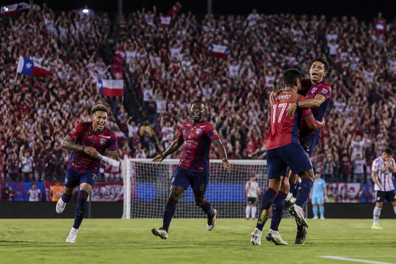 fc dallas revive el grito 'ya gonzalo' tras su emocionante victoria sobre chivas en la leagues cup, mostrando su pasión y apoyo incondicional al delantero gonzalo.