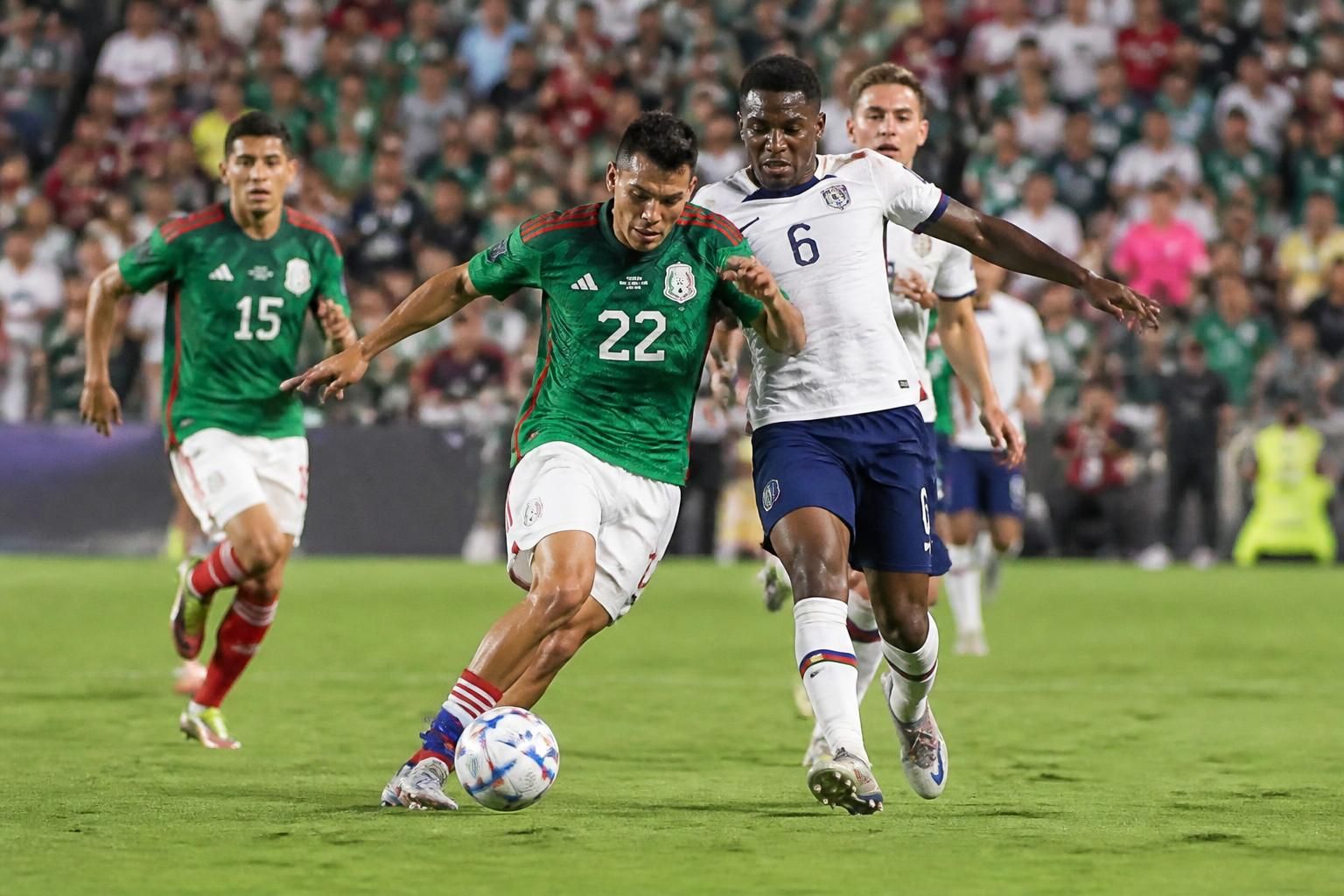 lainez resalta los desafíos que enfrentan los mexicanos al competir en la leagues cup en estados unidos, destacando la importancia de la preparación y el esfuerzo en este torneo.
