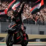 raúl fernández vuelve a colocar a aprilia en la cima, demostrando su supremacía con actuaciones excepcionales en las competiciones.