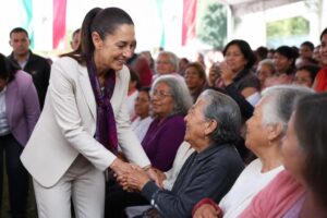 sheinbaum entrega la pensión mujeres bienestar en naucalpan, reafirmando su compromiso: “gobernamos con y para el pueblo”, apoyando a las mujeres y mejorando su calidad de vida.